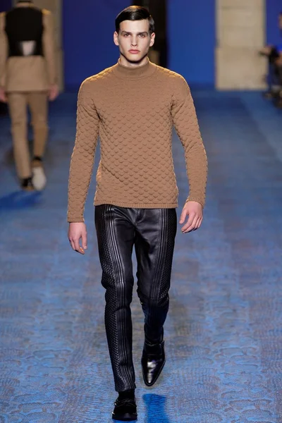 Look 19